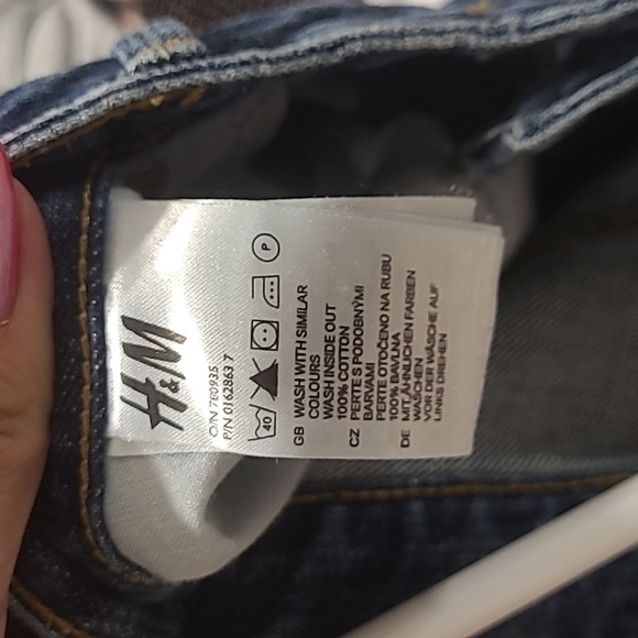 H&M Denim Shorts - Picture 6 of 6